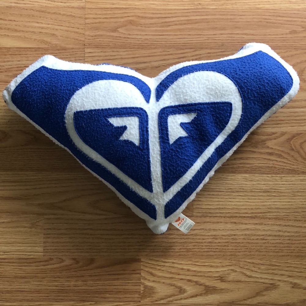 Roxy pillow